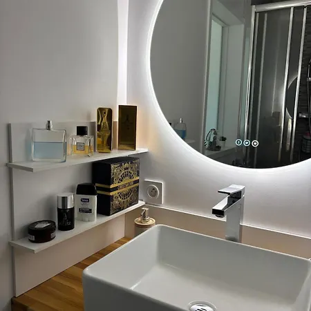 Apartment Charming Modern & Bright *